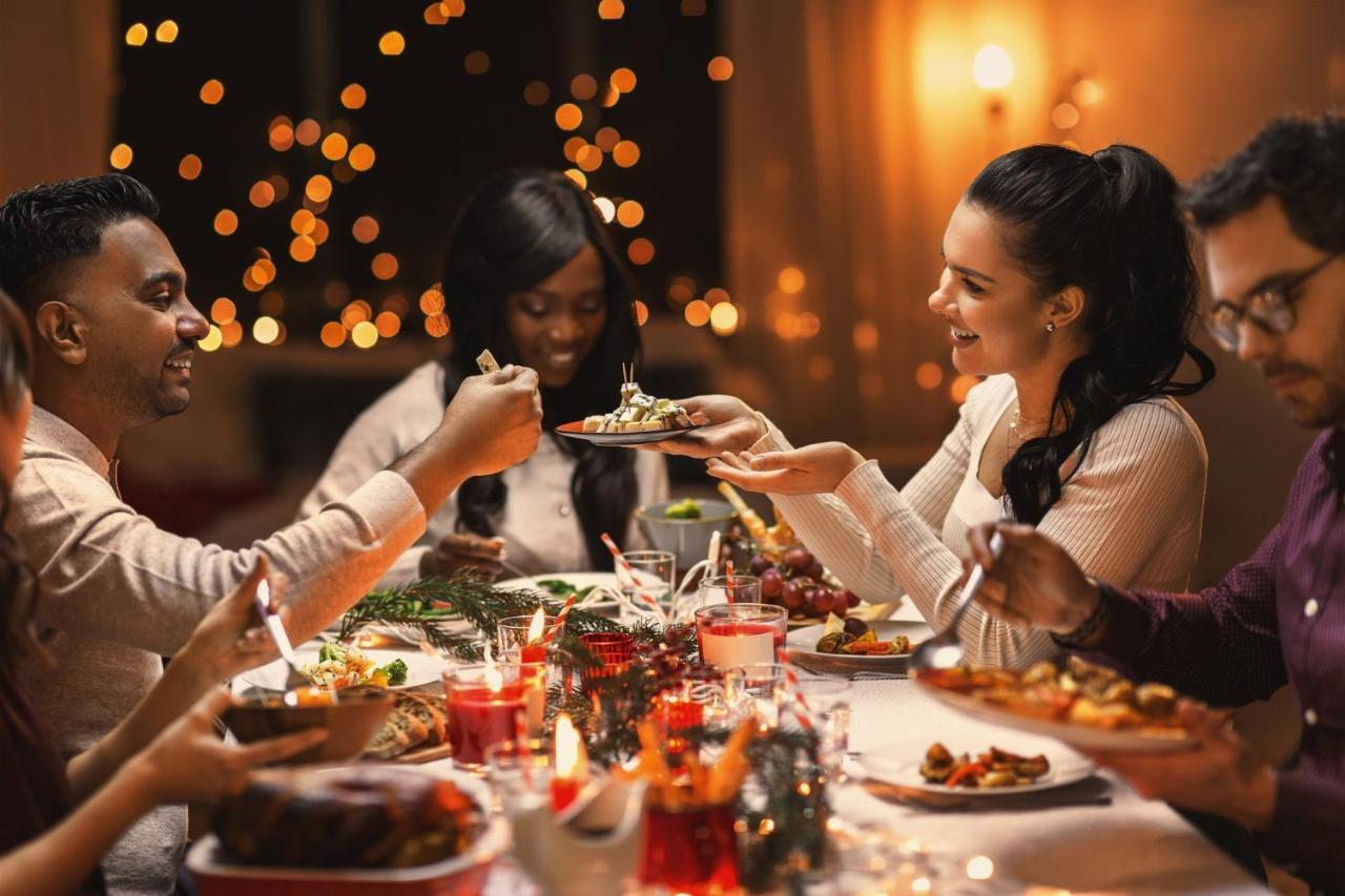 Отель Millennium Plaza Downtown, Дубай Экстерьер фото A Christmas dinner