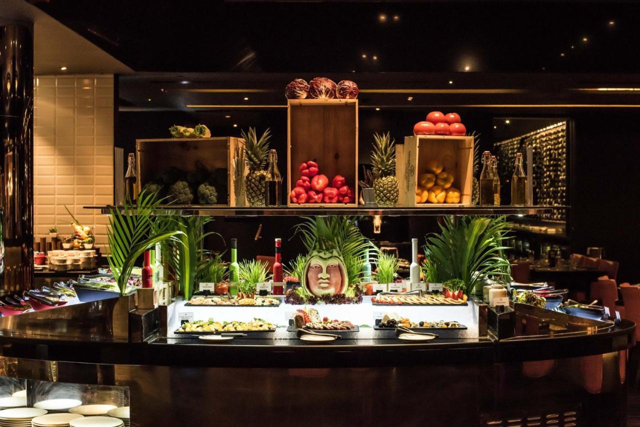 Отель Millennium Plaza Downtown, Дубай Экстерьер фото A salad bar