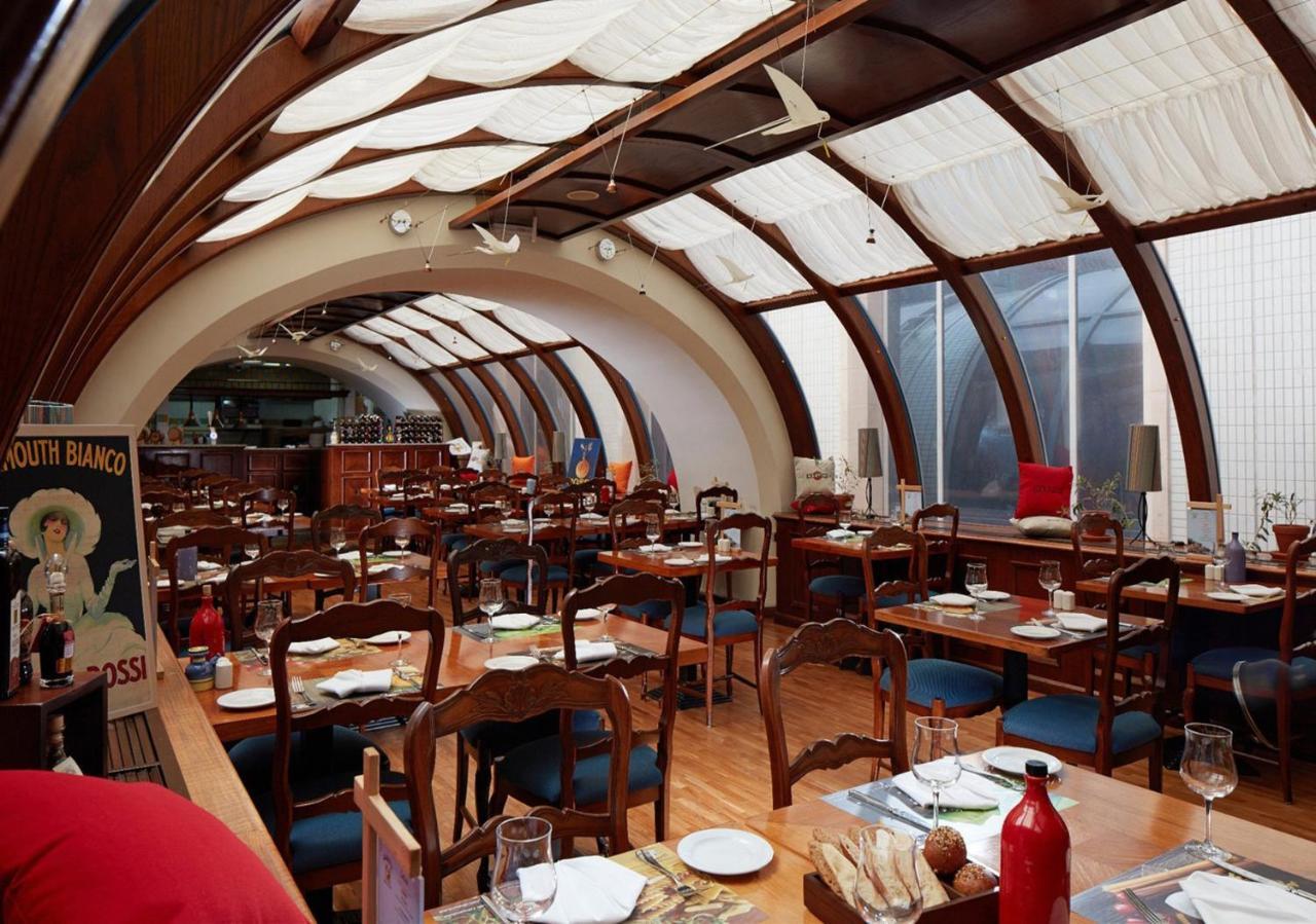 Отель Millennium Plaza Downtown, Дубай Экстерьер фото Restaurant interior