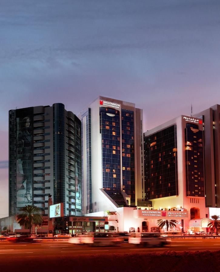 Отель Millennium Plaza Downtown, Дубай Экстерьер фото The hotel complex at night